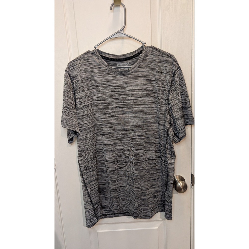 Women's Reebok Work out shirt Size XL